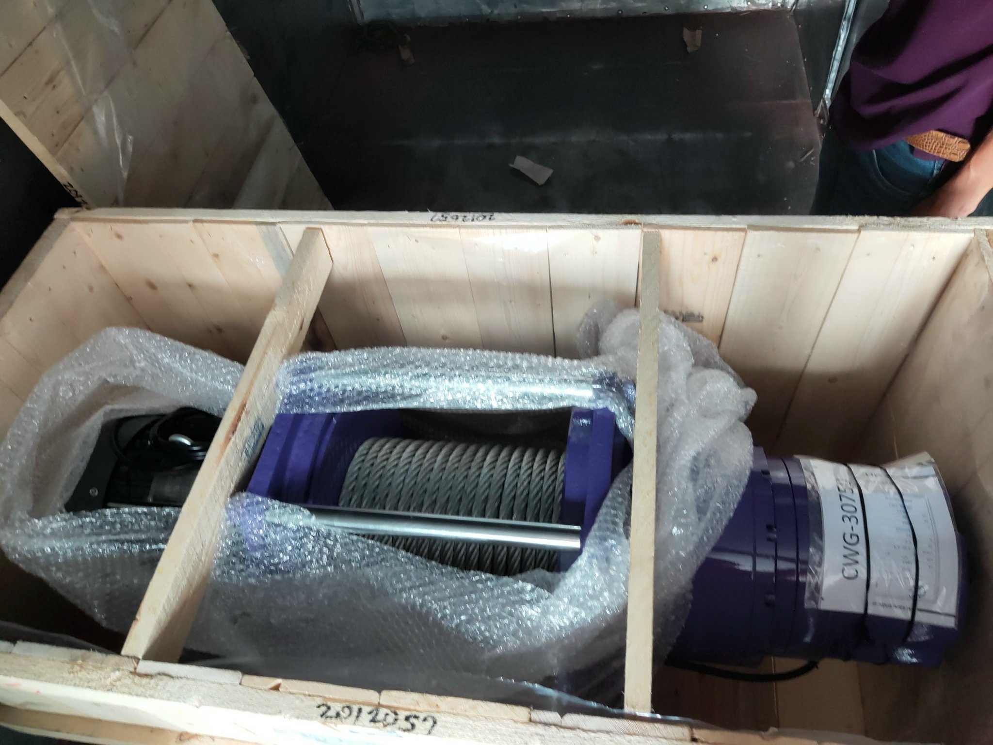 Máy Tời Điện 1.5 Tấn ~ 1500kg CWG-30565 x 42m cáp Đài Loan